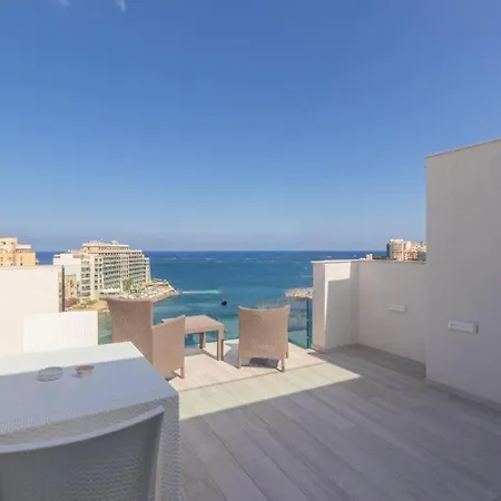 Seafront Penthouse Triplex- Roof Terrace & Hot Tub Saint Julian's