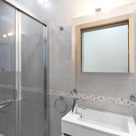 Seafront Penthouse Triplex- Roof Terrace & Hot Tub Διαμέρισμα