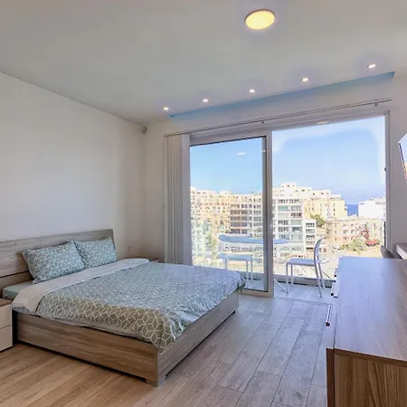 Διαμέρισμα Seafront Penthouse Triplex- Roof Terrace & Hot Tub Saint Julian's