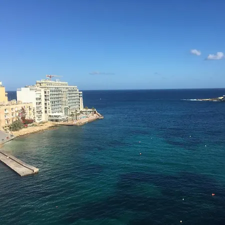 Seafront Penthouse Triplex- Roof Terrace & Hot Tub Apartamento