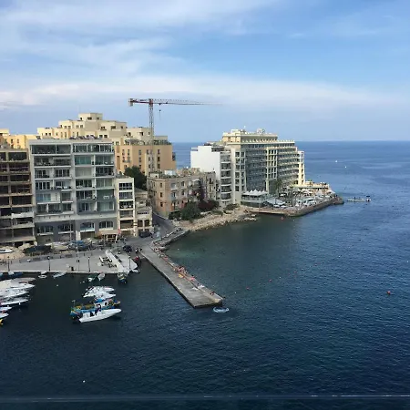 Seafront Penthouse Triplex- Roof Terrace & Hot Tub Saint Julian's