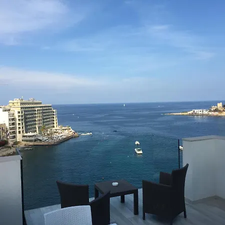 Seafront Penthouse Triplex- Roof Terrace & Hot Tub * Saint Julian's