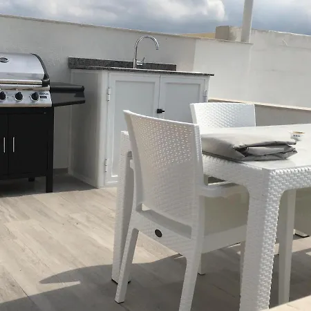 Seafront Penthouse Triplex- Roof Terrace & Hot Tub *