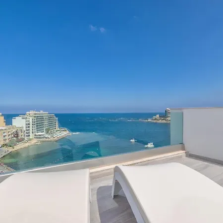 Seafront Penthouse Triplex- Roof Terrace & Hot Tub *