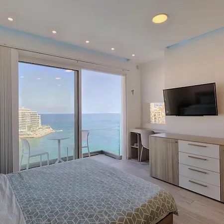 Seafront Penthouse Triplex- Roof Terrace & Hot Tub