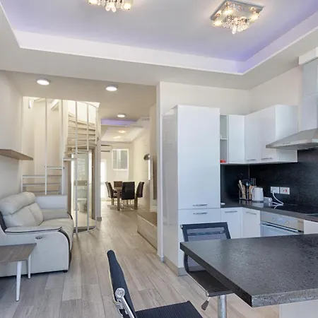 Seafront Penthouse Triplex- Roof Terrace & Hot Tub Lejlighed