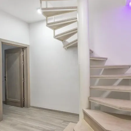 Seafront Penthouse Triplex- Roof Terrace & Hot Tub *