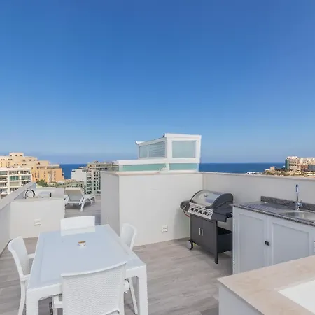 شقة Seafront Penthouse Triplex- Roof Terrace & Hot Tub *