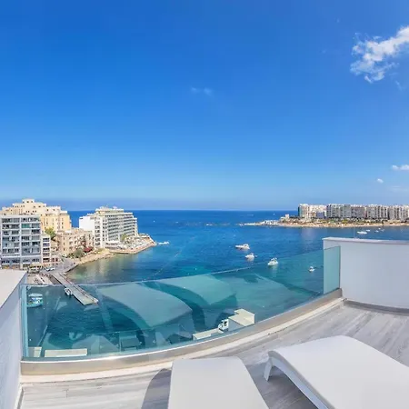 Seafront Penthouse Triplex- Roof Terrace & Hot Tub