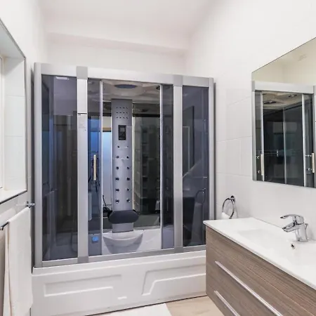 Lejlighed Seafront Penthouse Triplex- Roof Terrace & Hot Tub