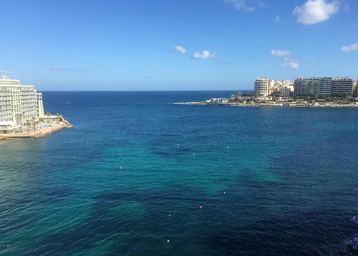 アパート Seafront Penthouse Triplex- Roof Terrace & Hot Tub Saint Julian's