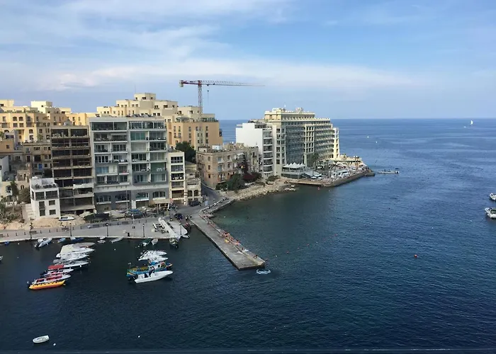 Seafront Penthouse Triplex- Roof Terrace & Hot Tub Saint Julian's