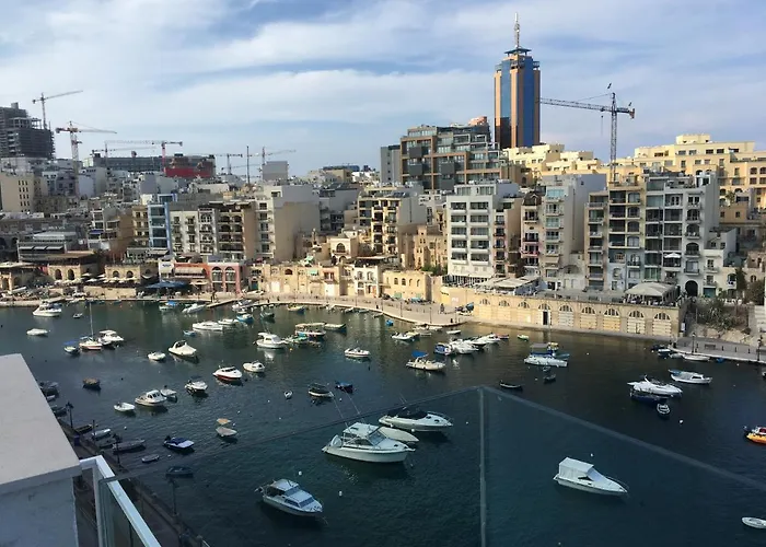 Seafront Penthouse Triplex- Roof Terrace & Hot Tub *