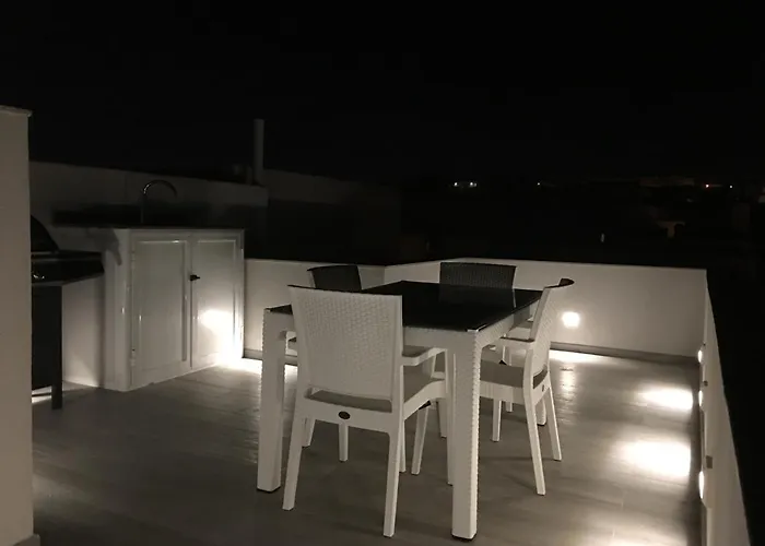 アパート Seafront Penthouse Triplex- Roof Terrace & Hot Tub Saint Julian's