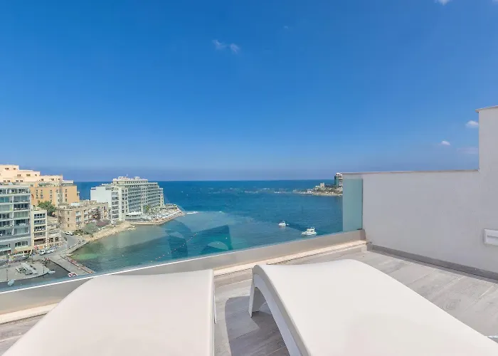 Seafront Penthouse Triplex- Roof Terrace & Hot Tub *