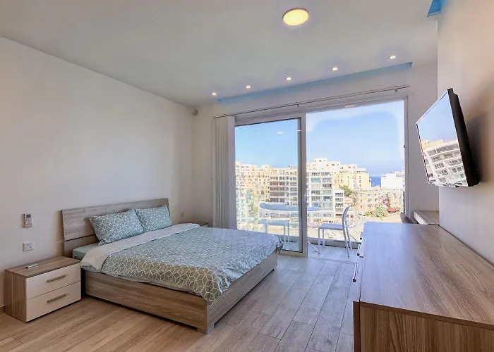 アパート Seafront Penthouse Triplex- Roof Terrace & Hot Tub Saint Julian's