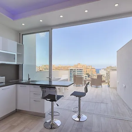 Seafront Penthouse Triplex- Roof Terrace & Hot Tub Apartment *